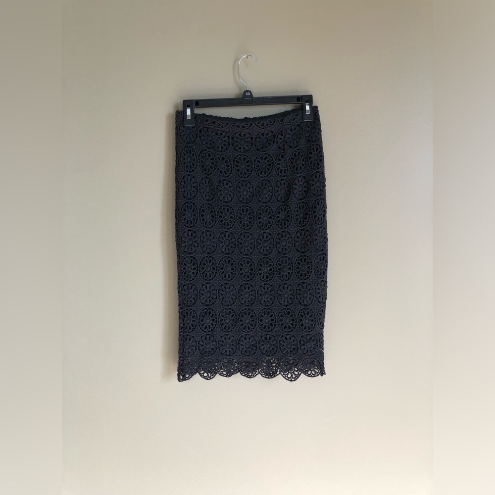 NWT Bar lll Women Black Floral crochet Knee length Pencil Skirt size small